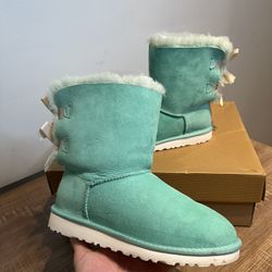 UGG size 4M Bailey Bow ll Blue Ankle Boots Suede Sheepskin Lining Size 5.5 Women