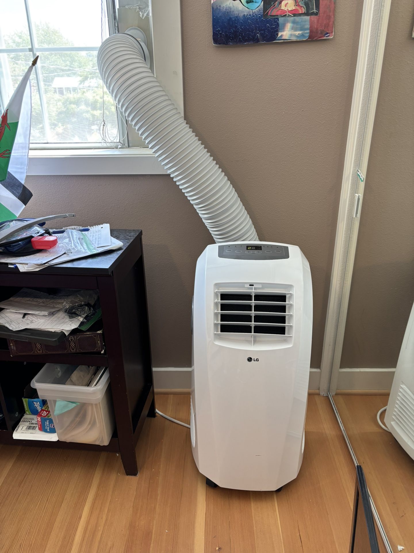 LG 9,000 BTU Portable air conditioner- Like New