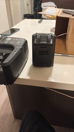 Matco lithium-ion battery charger with battery
