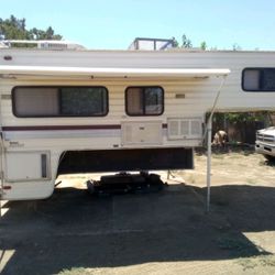 Truck Overhead Lance Camper