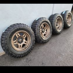 17" Fuel Oxide rims/wheels 33" Evoluxx M/T tires