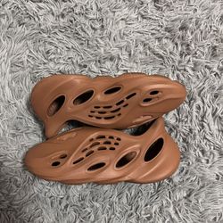 2023 Clay Red Foam Runner Size 10