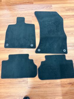Audi SQ5 - Set of 4 Grey Carpet Car Floor Mats