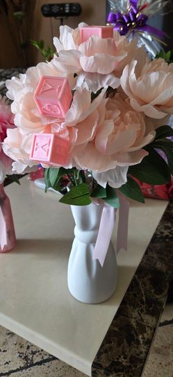 Baby shower flowers