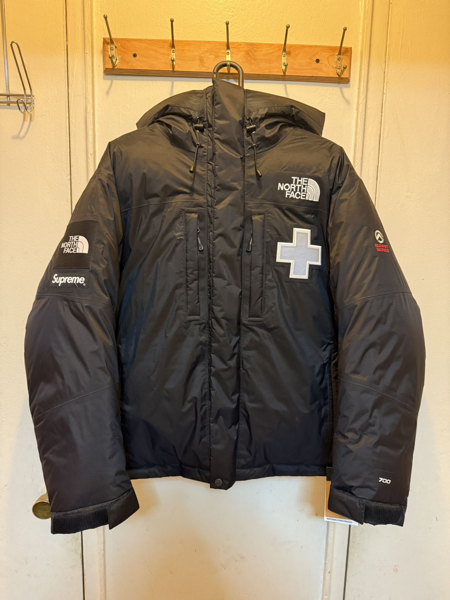 SUPREME X THE NORTH FACE SUMMIT SERIES RESCUE BALTORO JACKET (SMALL)…
