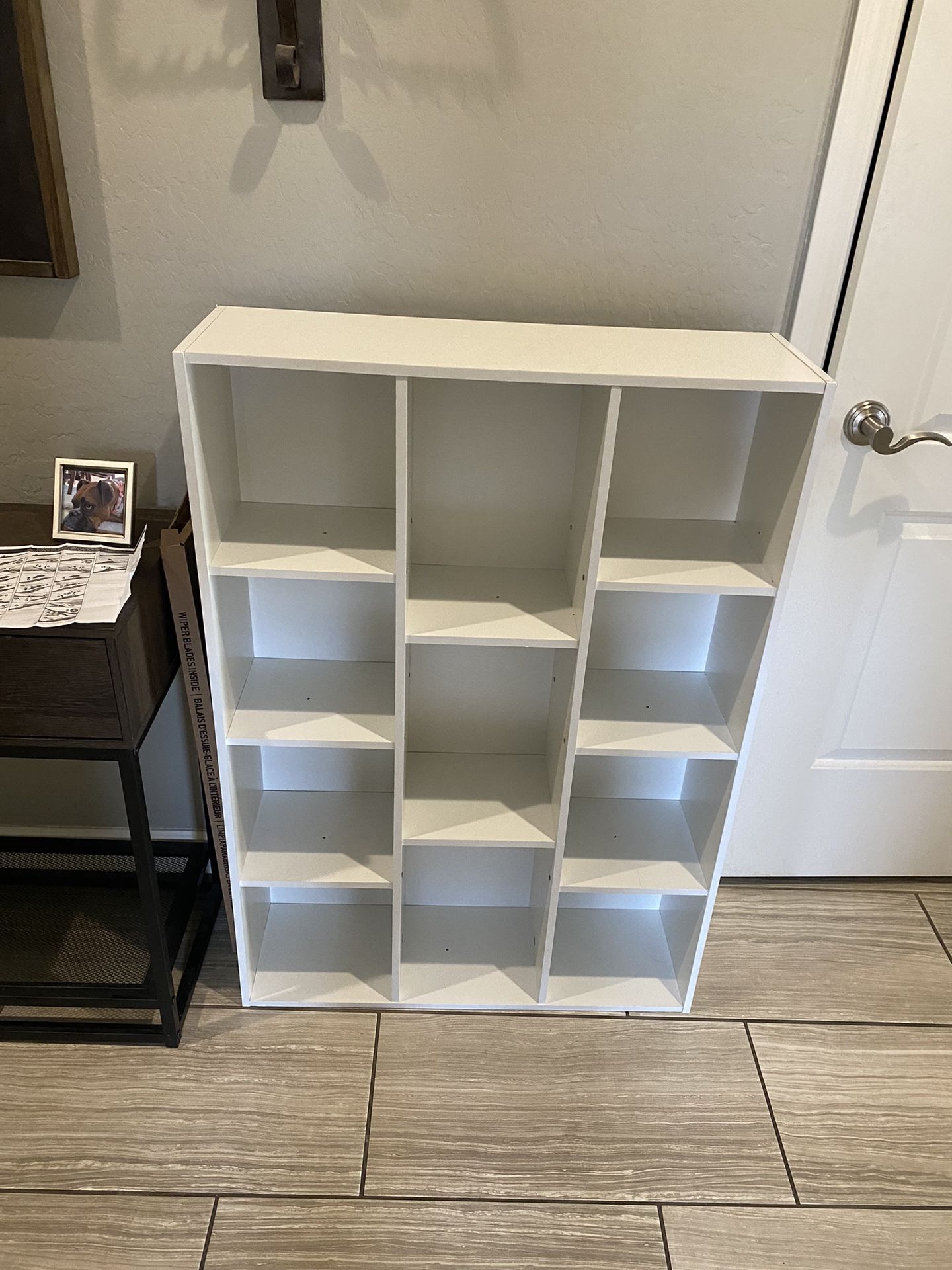 BOOKSHELVES - WHITE