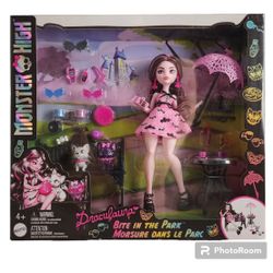 Monster High Draculaura Bite in the Park Playset, Doll & Accessories NEW