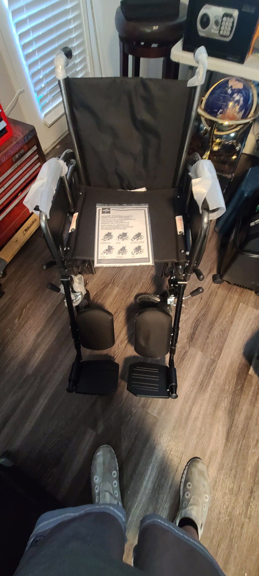 MEDLINE EXCELL WHEEL CHAIR 