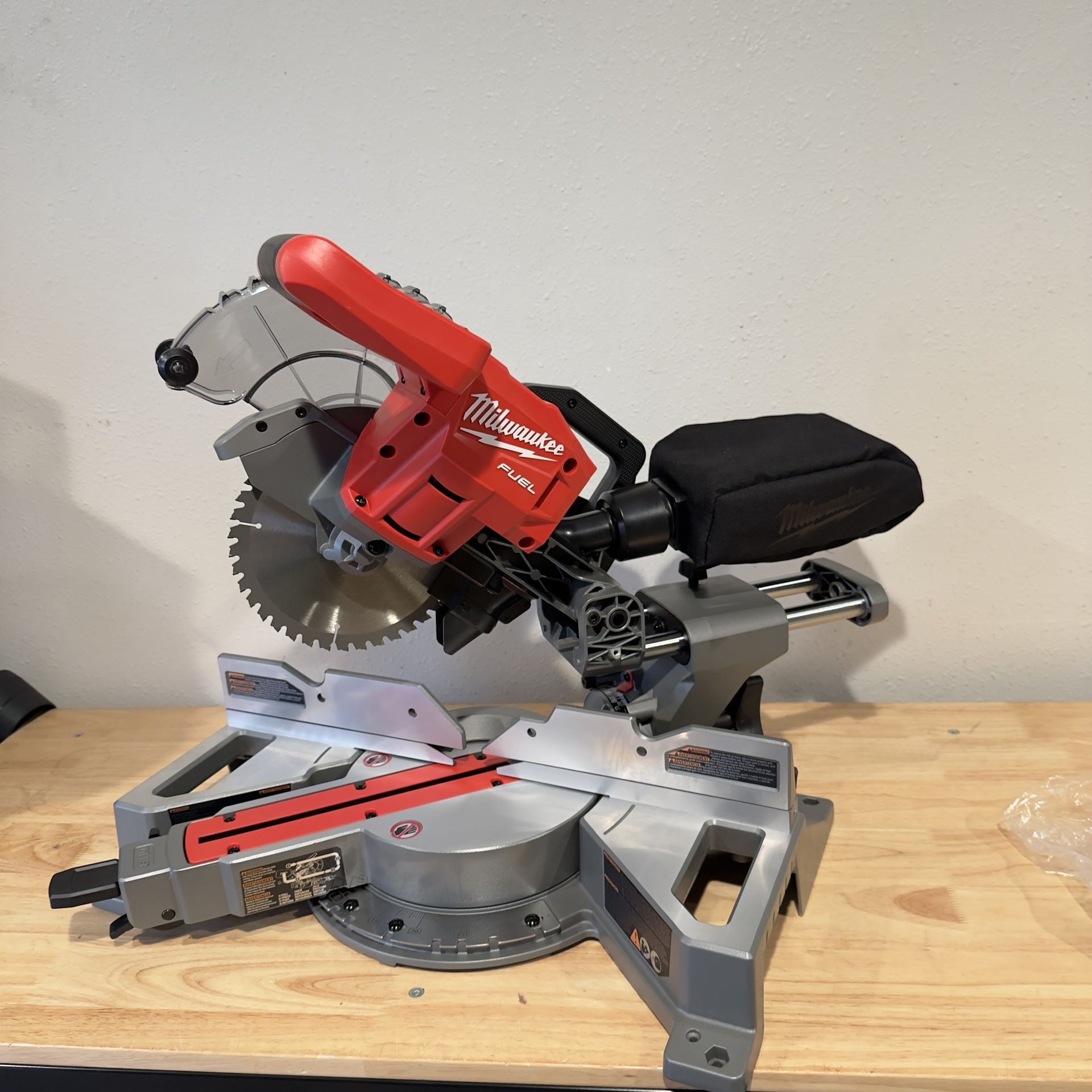 Milwaukee M18 FUEL Brushless 7-1/4 in. Dual Bevel Sliding Compound Miter Saw (Tool Only)