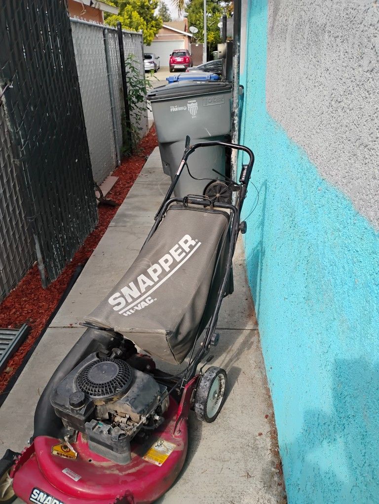 SNAPPER HI-VAC Lawn Mower