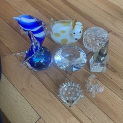 7 piece glass figurine 