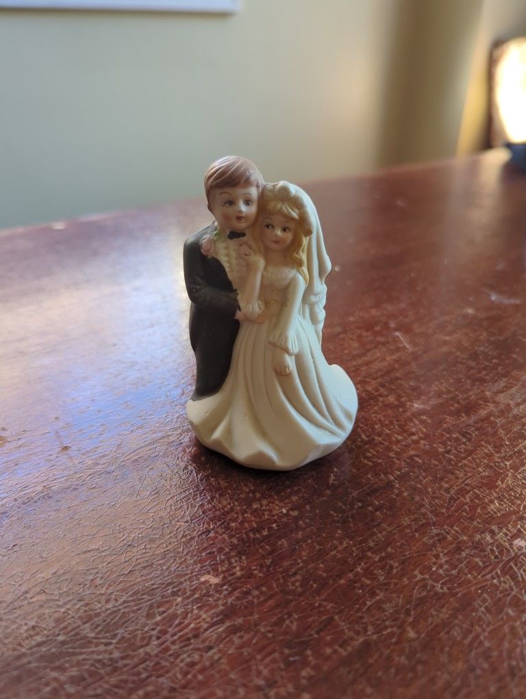 Vintage Ceramic Bride And Groom Cake Topper