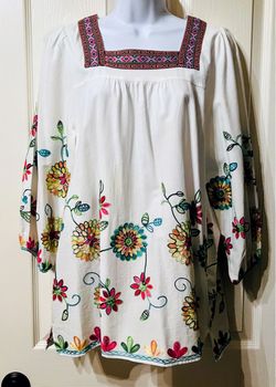 Calessa Embroidered Tunic M