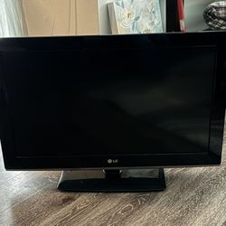 LG TV 32” Works Great Not Smart 