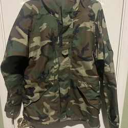 USGI Genuine ECWCS Gore Tex Woodland Cold/Wet Weather Parka  M
