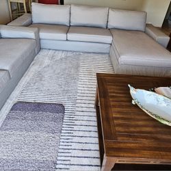 LIGHT GREY SECTIONAL LIVING ROOM SET.....$ 500