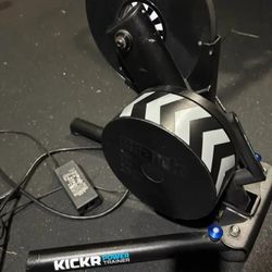 Wahoo-Kikr-Indoor-Bike-Trainer 
