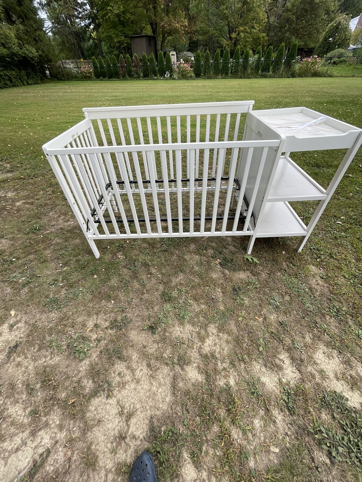CRIB, MILAN CRIB & CHANGER