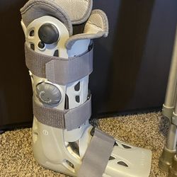 Women’s Boot w/free Knee-length Socks