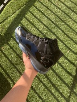 DS Cap and Gown 11s size 10