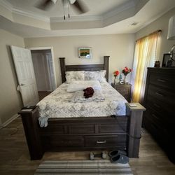 Queen Size Bedroom Set 