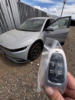 Car keys /llaves de autos/key fobs