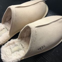 UGG SLIPPERS