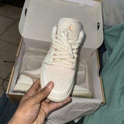 Jordan 1s Women Size 10.5