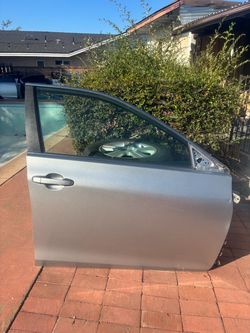RIGHT PASSENGER SIDE FRONT DOOR 2017 TOYOTA CAMRY (SILVER) WITH HINGES
