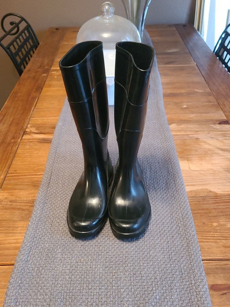 Brand New Size 7 Rain Boots!