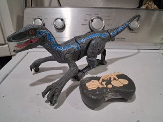 RC Velociraptor  robot toys 2.4 Ghz.  Walking Large electronic  Pet robot dino with lights, and roaring lights  Good Condition.