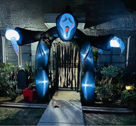 10ft Ghost , Ghost face Halloween inflatable $70 firm “27ave and Glendale