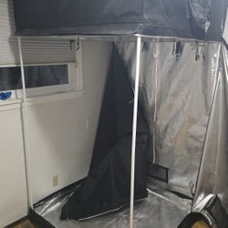 Gorilla Grow Tent