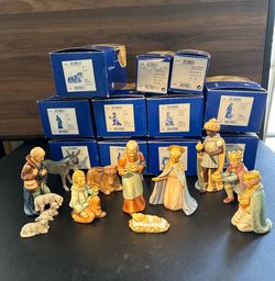Vintage Small Hummel Nativity Set With Boxes 11 Figurines 214