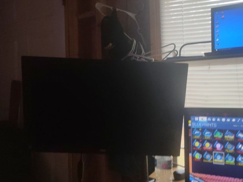 Monitor That I Don't Use Comes With Mount.