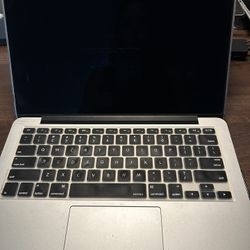 Silver Apple MacBook Pro 13” (2015)