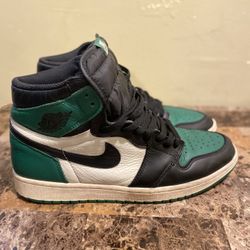 Jordan 1 Retro High OG Pine Green Mens  Size 11 Preowned condition 