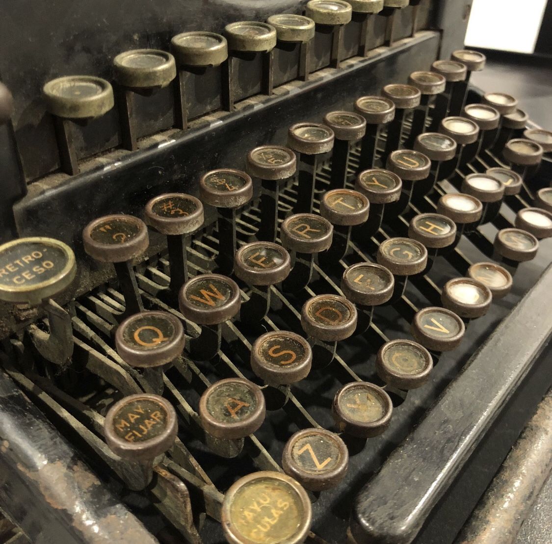 Vintage royal typewriter from the 1930s wide carriage📇 Decoration piece📥very Rare Find