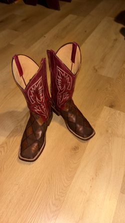 HP boots size 9D