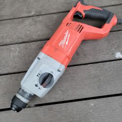 Milwaukee 8 Amp Corded 1 in. SDS D-Handle Rotary Hammer