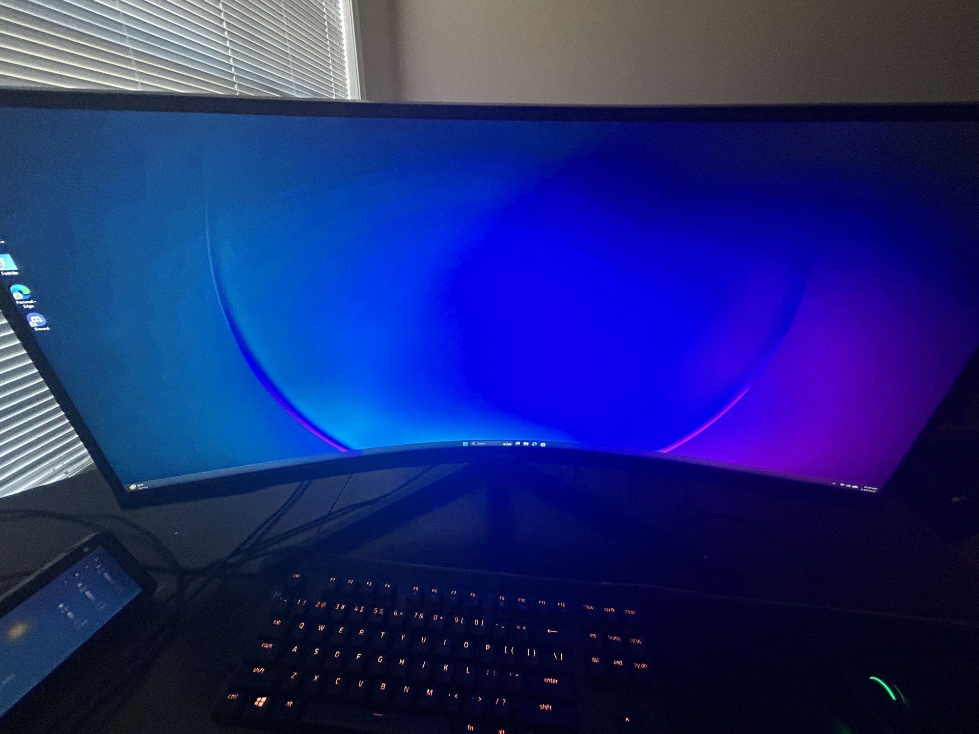 Samsung - 34” Odyssey G5 1000R Curved 1ms 165Hz QHD FreeSync Prem Gaming Monitor - Black