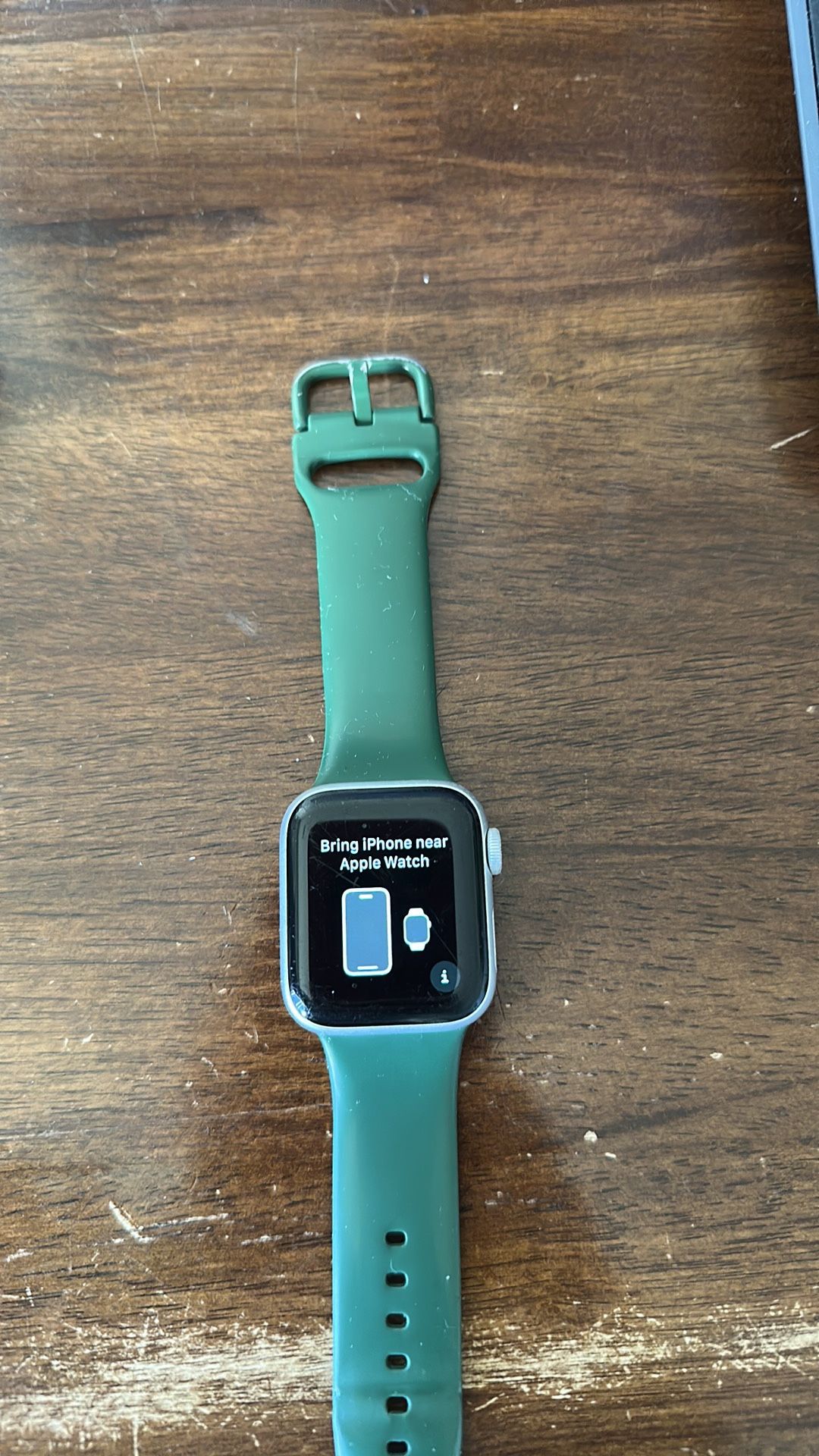 Price drop! 135! Apple Watch: Series 5 | 40MM | Aluminum & Ceramic Case. Comes with a charger!