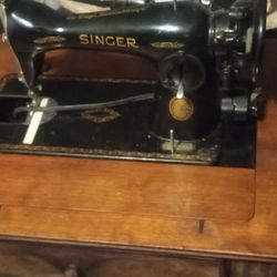 Singer Sewing Machine 