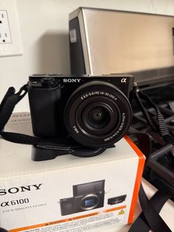 Sony Alpha a6100 Mirrorless Camera with 16-50mm Lens