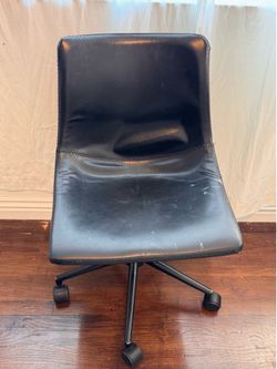 Black computer chair