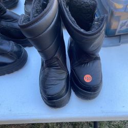 Snow boots