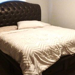 King Size Bed And Mattress With Drawers Around Bed
