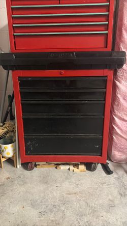 Tools box on wheels (Craftsman