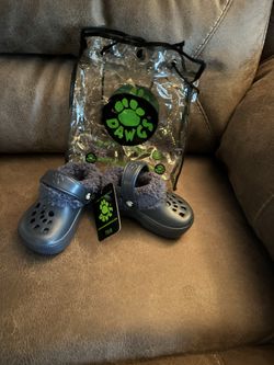 New w/Tags   Dawgs Toddler’s Navy Blue Fleece Lined Clogs Sz. T4/5 w/Bag  $6