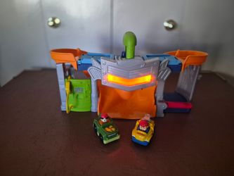Fisher Price Little People Hot Wheels Wheelies Racetrack
